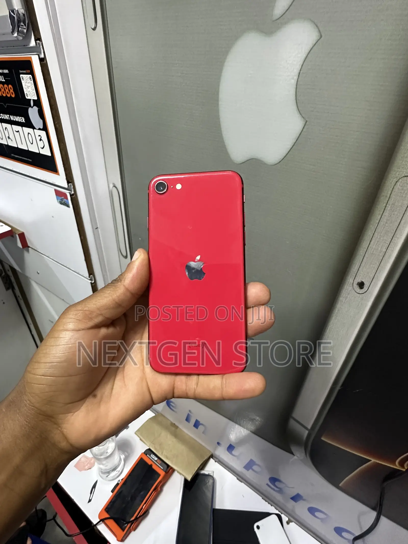 Apple iPhone SE (2020) 64 GB Red