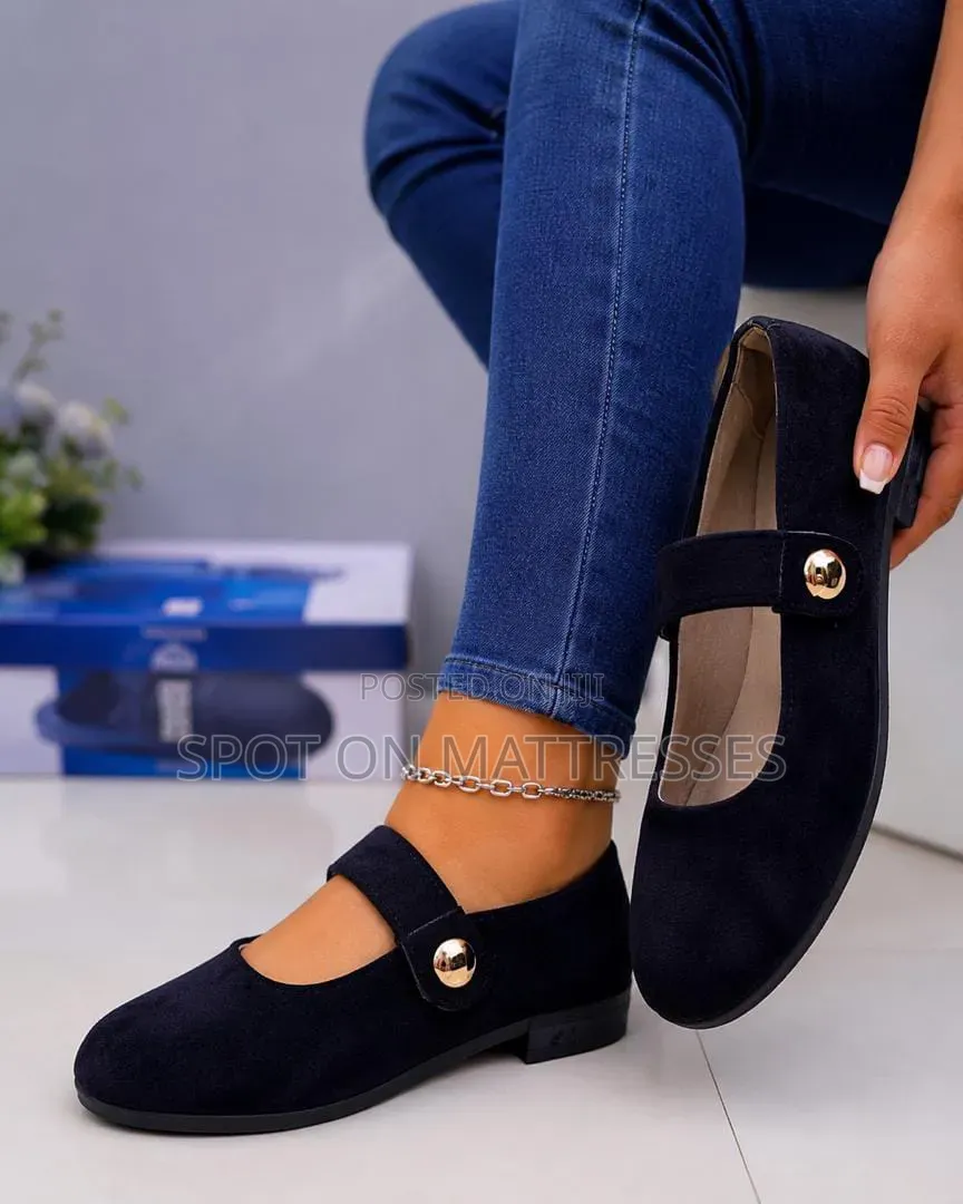 Quality Square Toe Mary Jane Low Flats. Sizes 37-42. We Deliver!