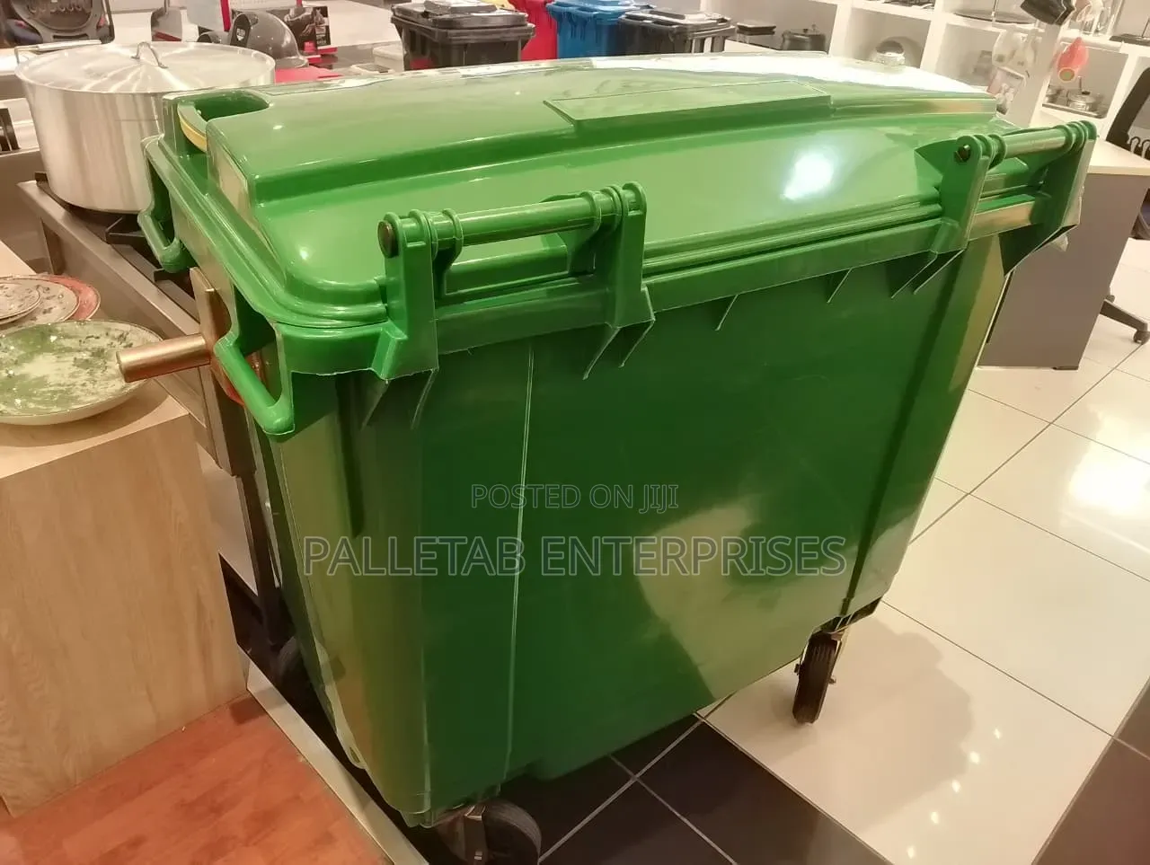 660L Heavy Duty Waste Bin With Wheels