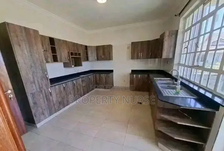 3bdrm Duplex in Gateway Mall Area for rent