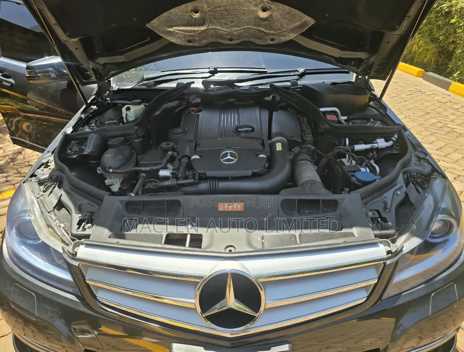 Mercedes-Benz C200 2011 Black