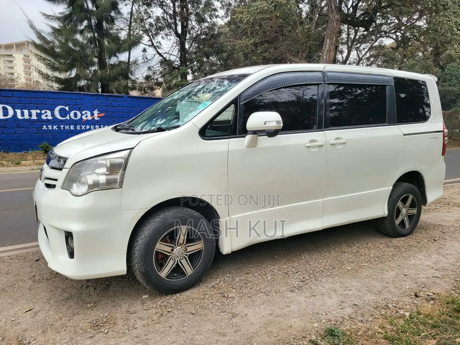 Toyota Noah 2012 White