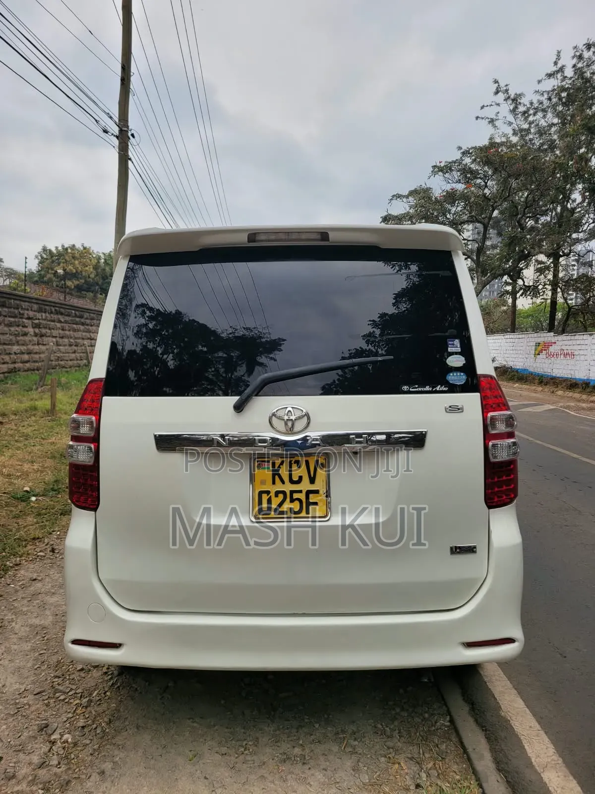 Toyota Noah 2012 White
