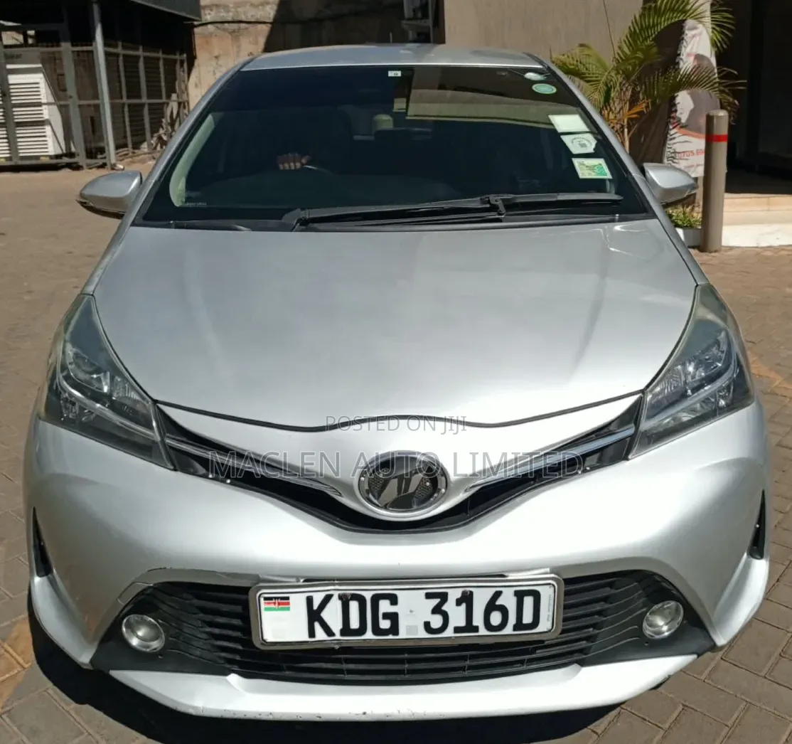 Toyota Vitz 2014 Silver