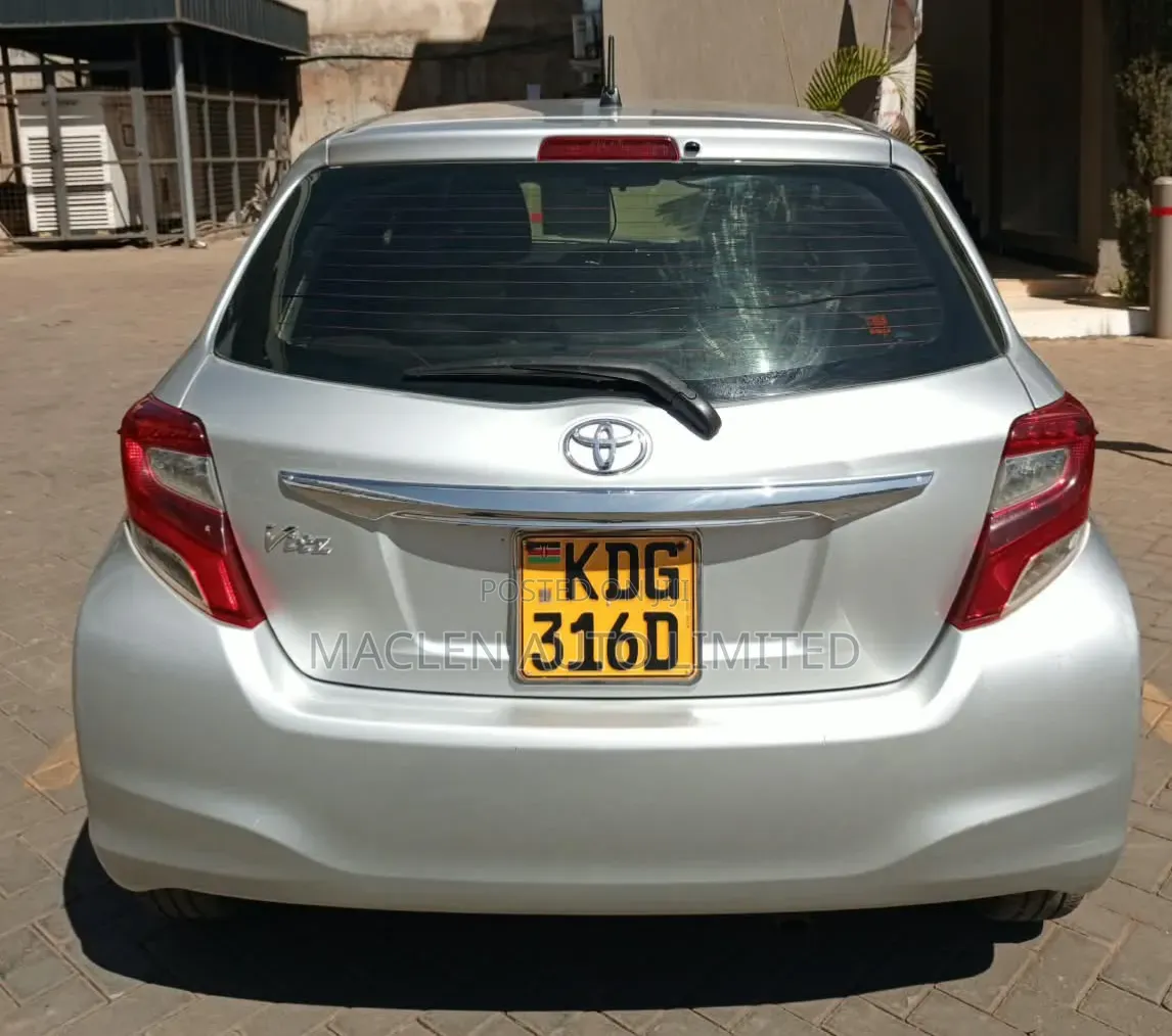 Toyota Vitz 2014 Silver