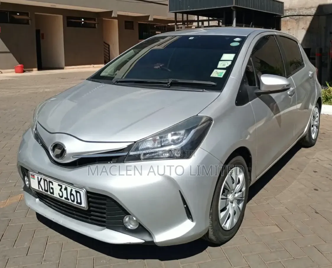 Toyota Vitz 2014 Silver