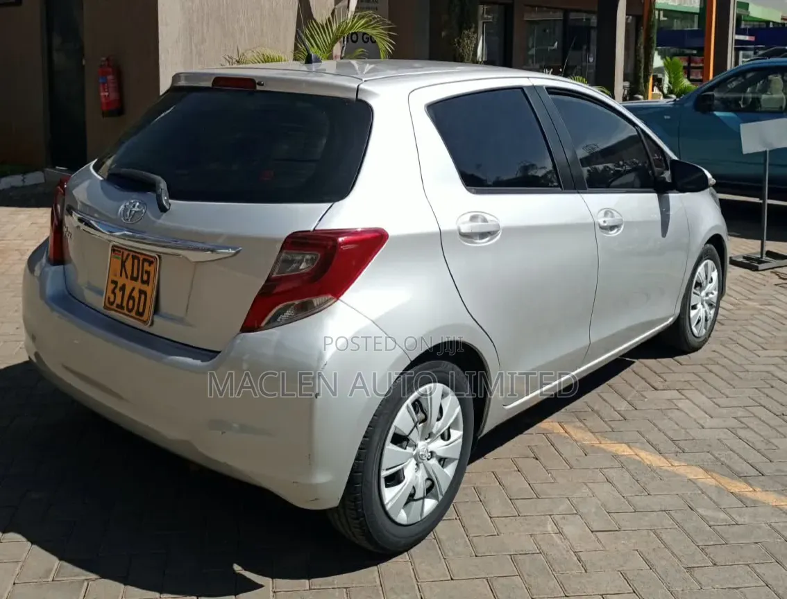 Toyota Vitz 2014 Silver
