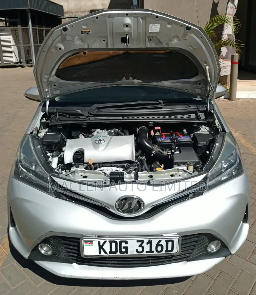Toyota Vitz 2014 Silver