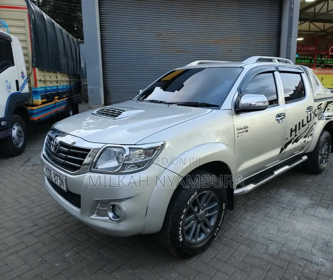 Toyota Hilux 2013 Silver