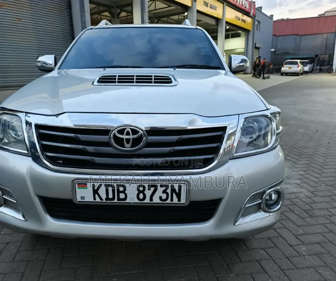 Toyota Hilux 2013 Silver