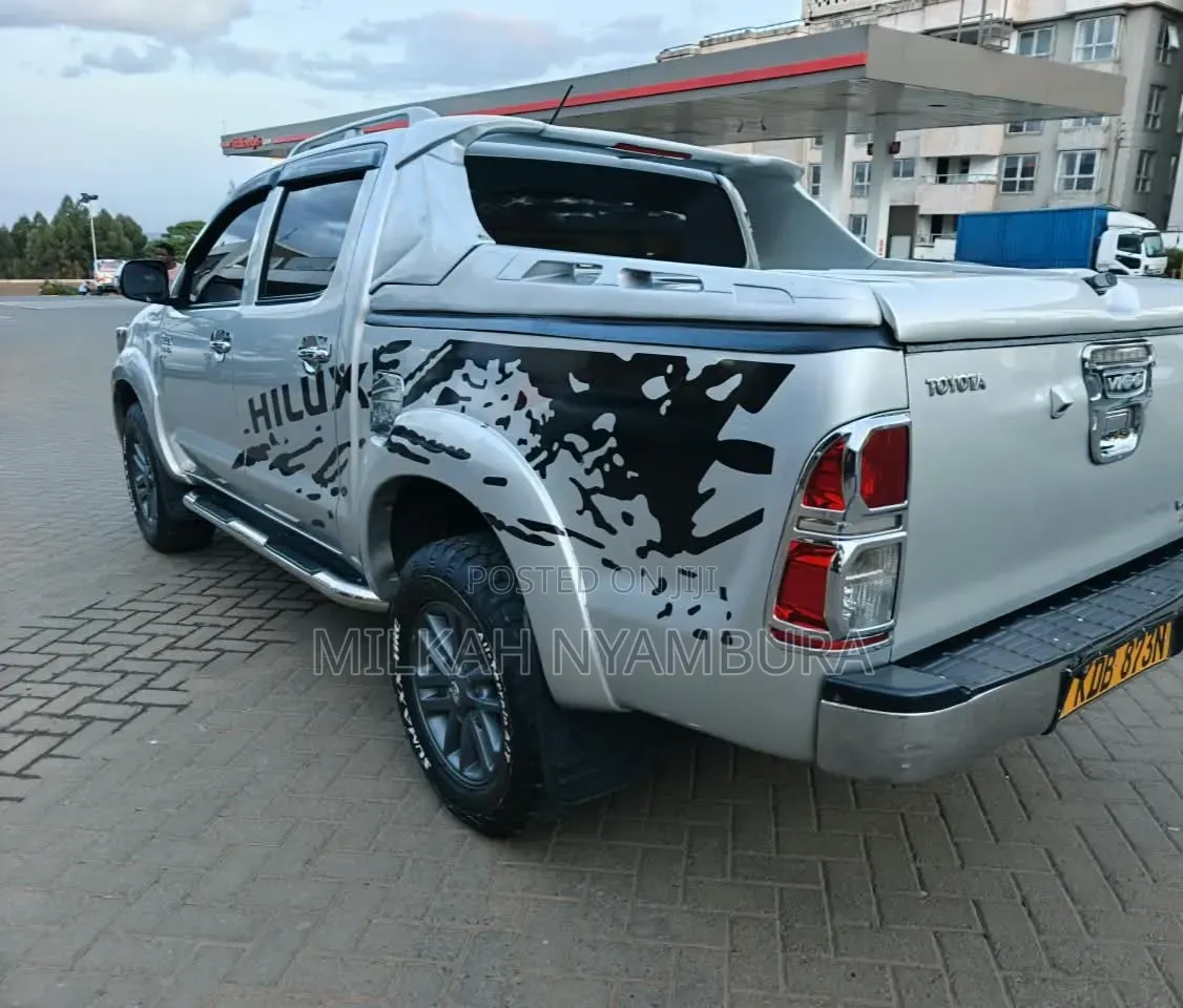 Toyota Hilux 2013 Silver