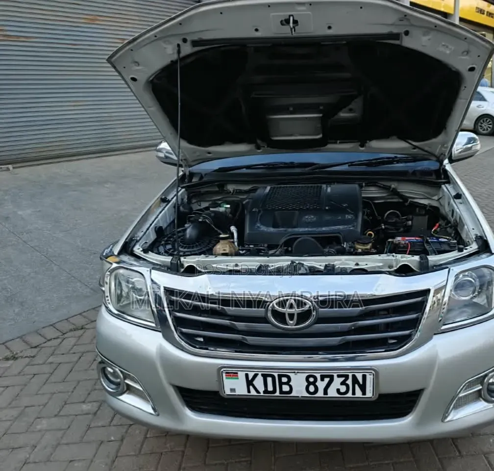 Toyota Hilux 2013 Silver