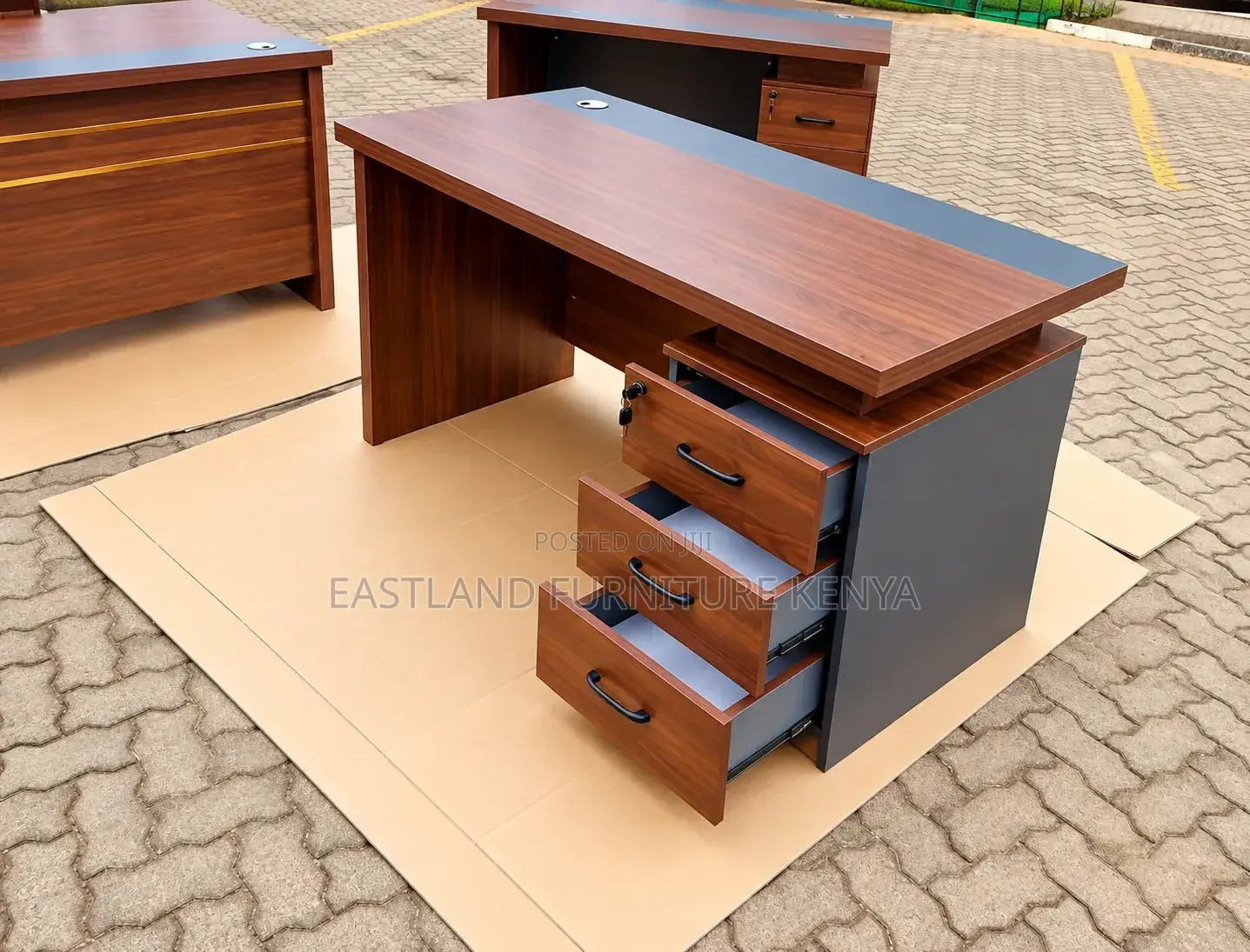 Modern Executive Office Desk With 3-Drawer Pedestal