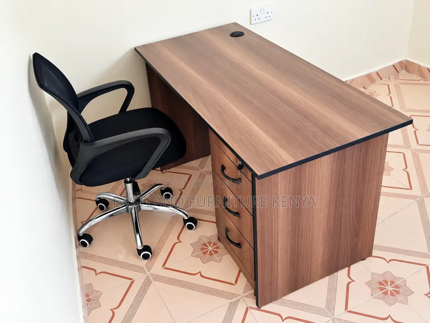 Modern Executive Office Desk With 3-Drawer Pedestal & Ergonomic Chair