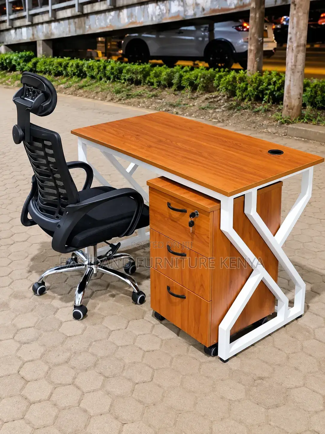 Modern Executive Office Desk With 3 Drawers & Ergonomic Chair