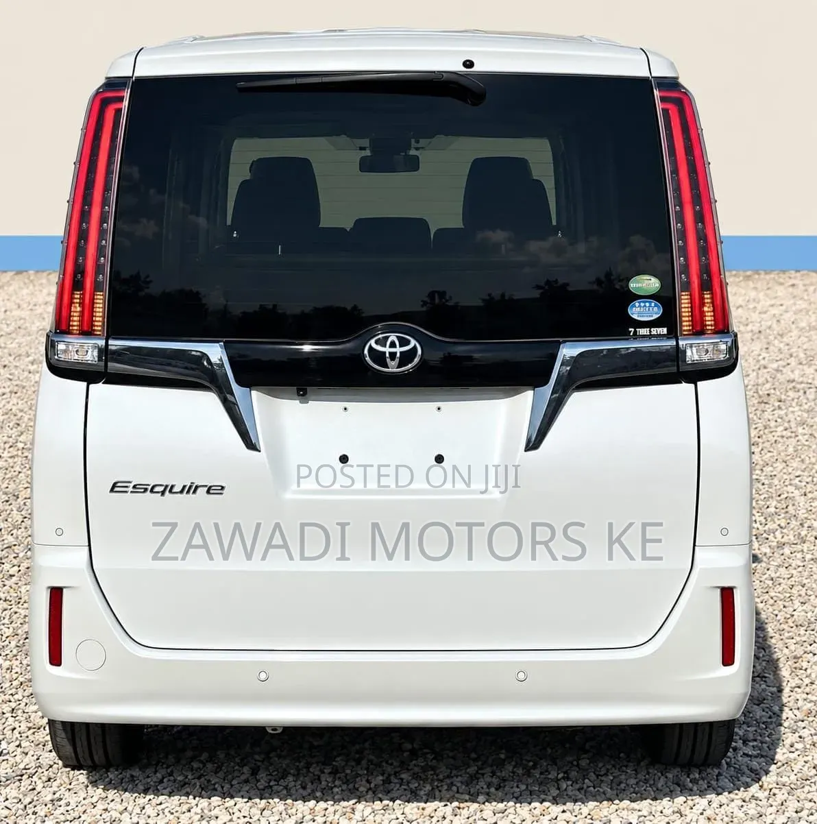 Toyota Esquire 2.0 FWD (8 seater) 2019 White