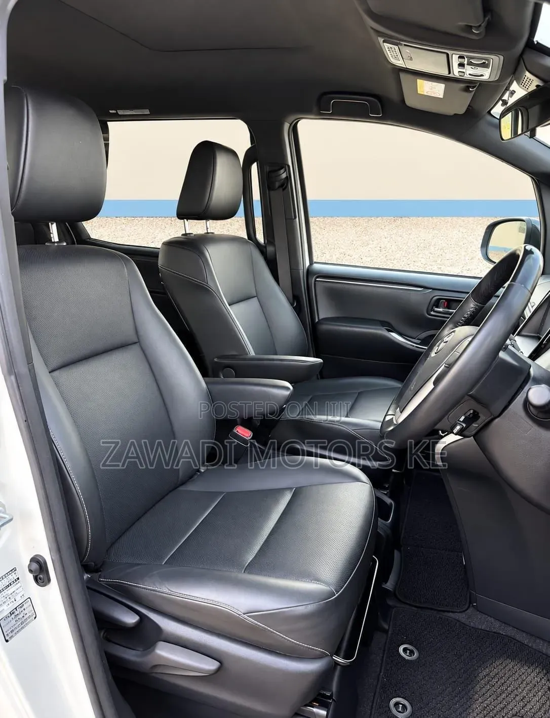 Toyota Esquire 2.0 FWD (8 seater) 2019 White
