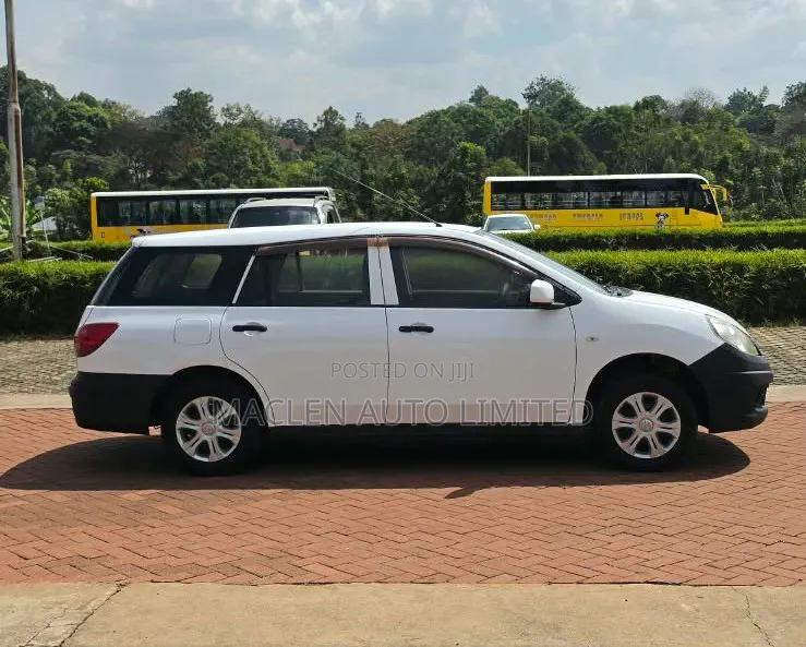 Nissan Advan 2013 White