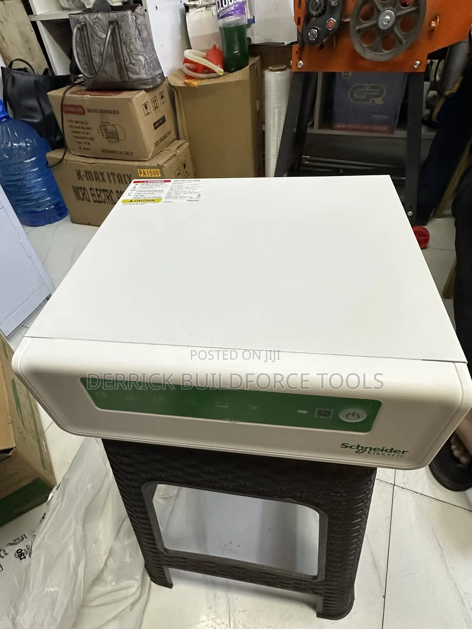 Schneider Electric Homaya 12v 850w Solar Hybrid Inverter