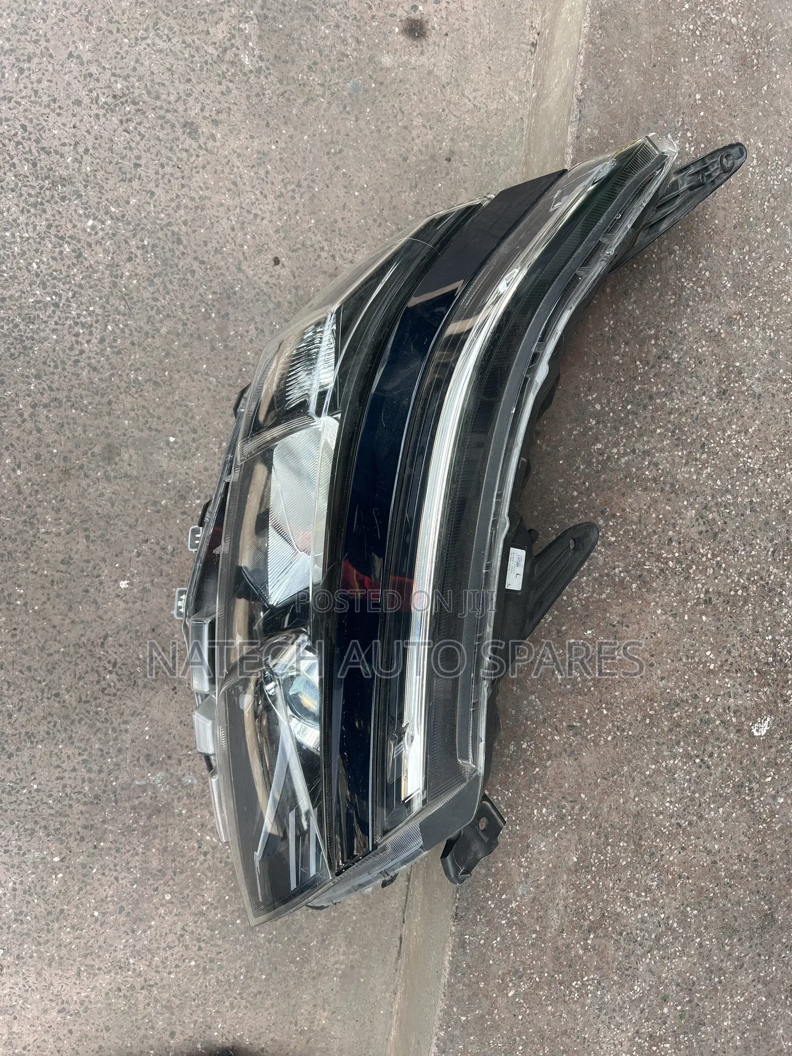 Toyota Voxy Headlight 2015