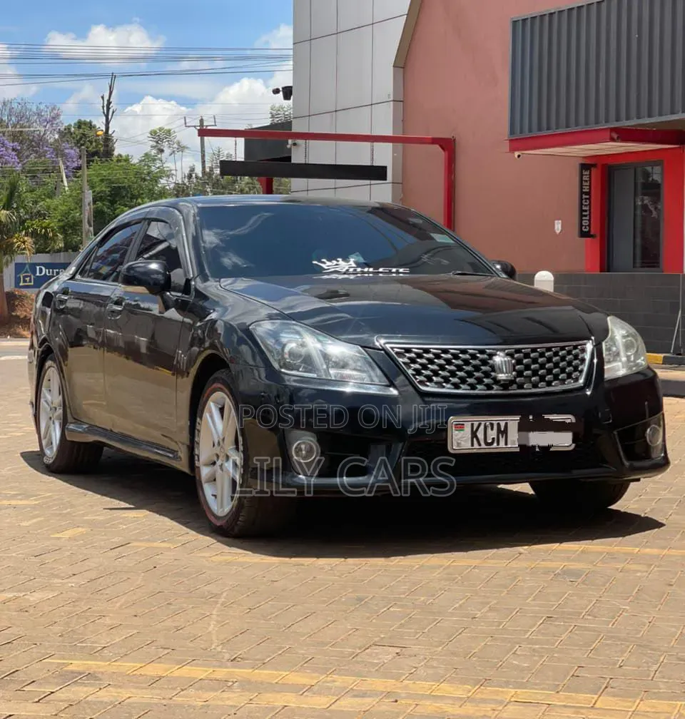 Toyota Crown 2013 Black