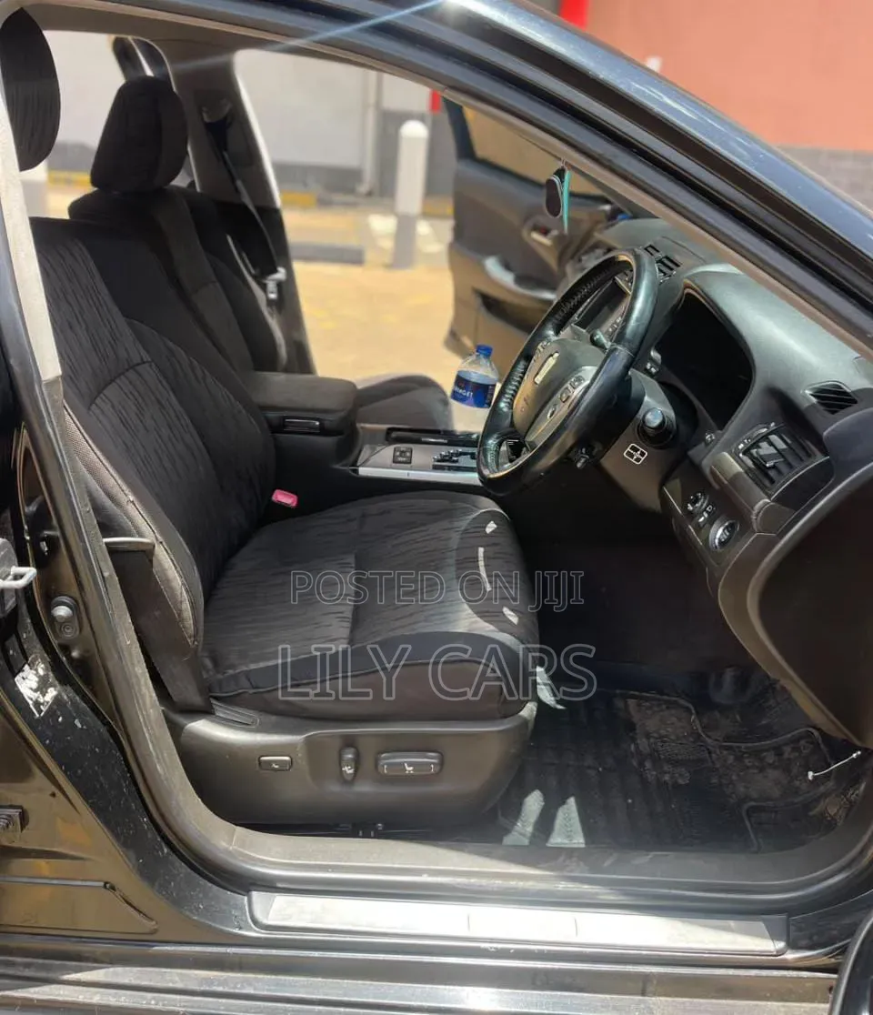 Toyota Crown 2013 Black
