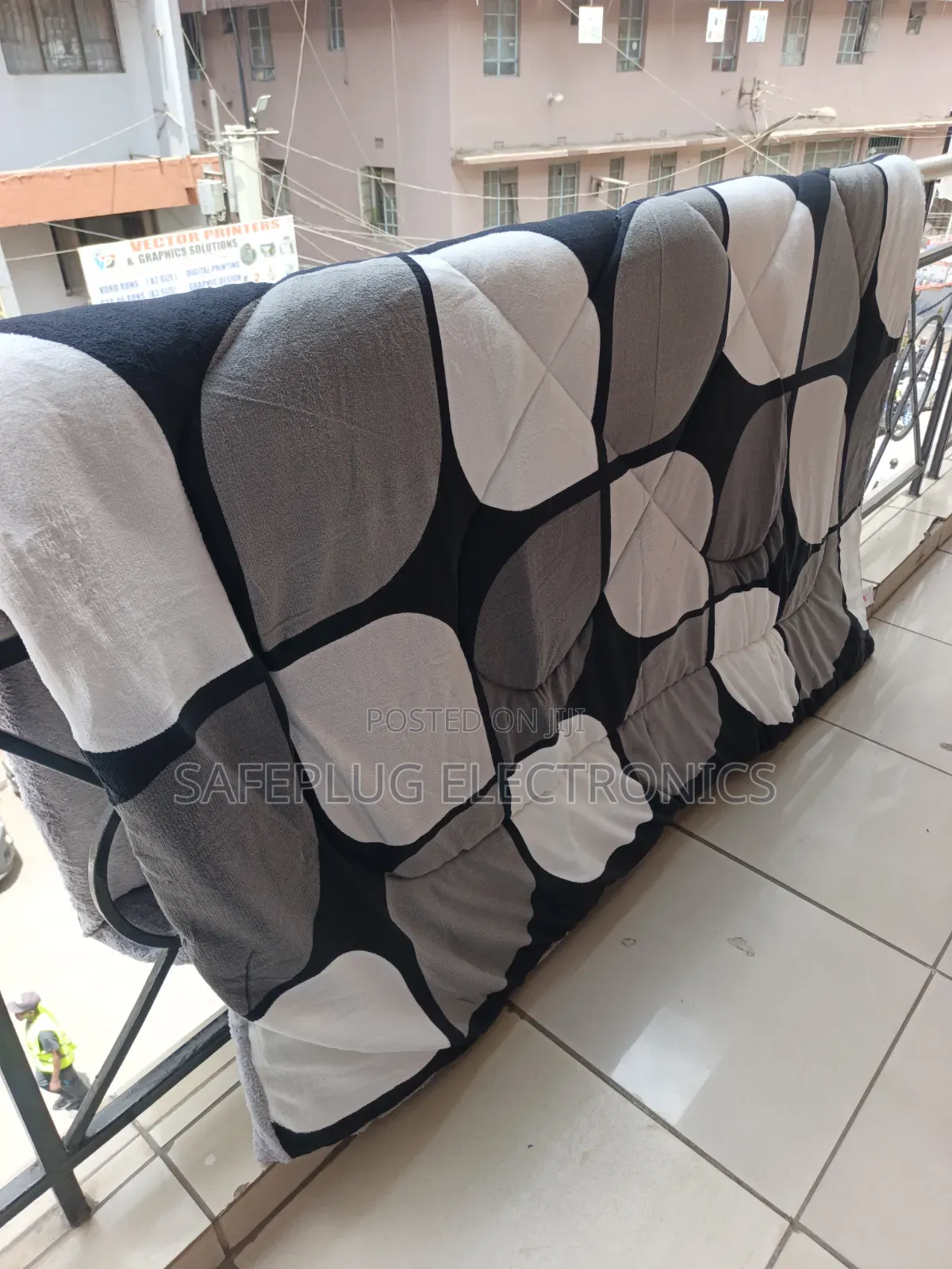 6×6 Woolen Duvet – Warm & Cozy Bedding