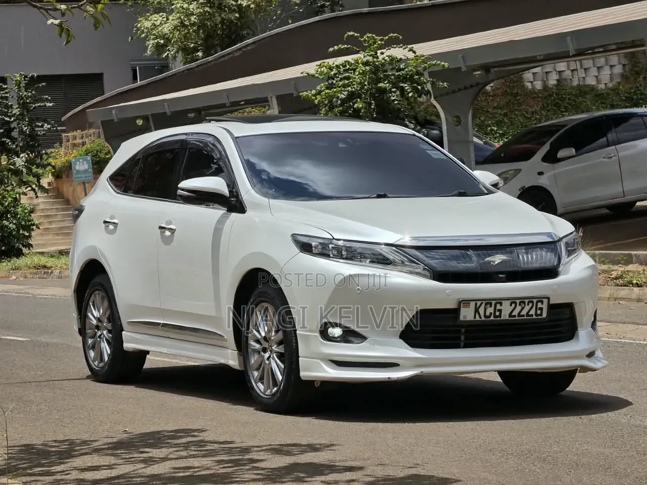 Toyota Harrier 2.0 2014 White