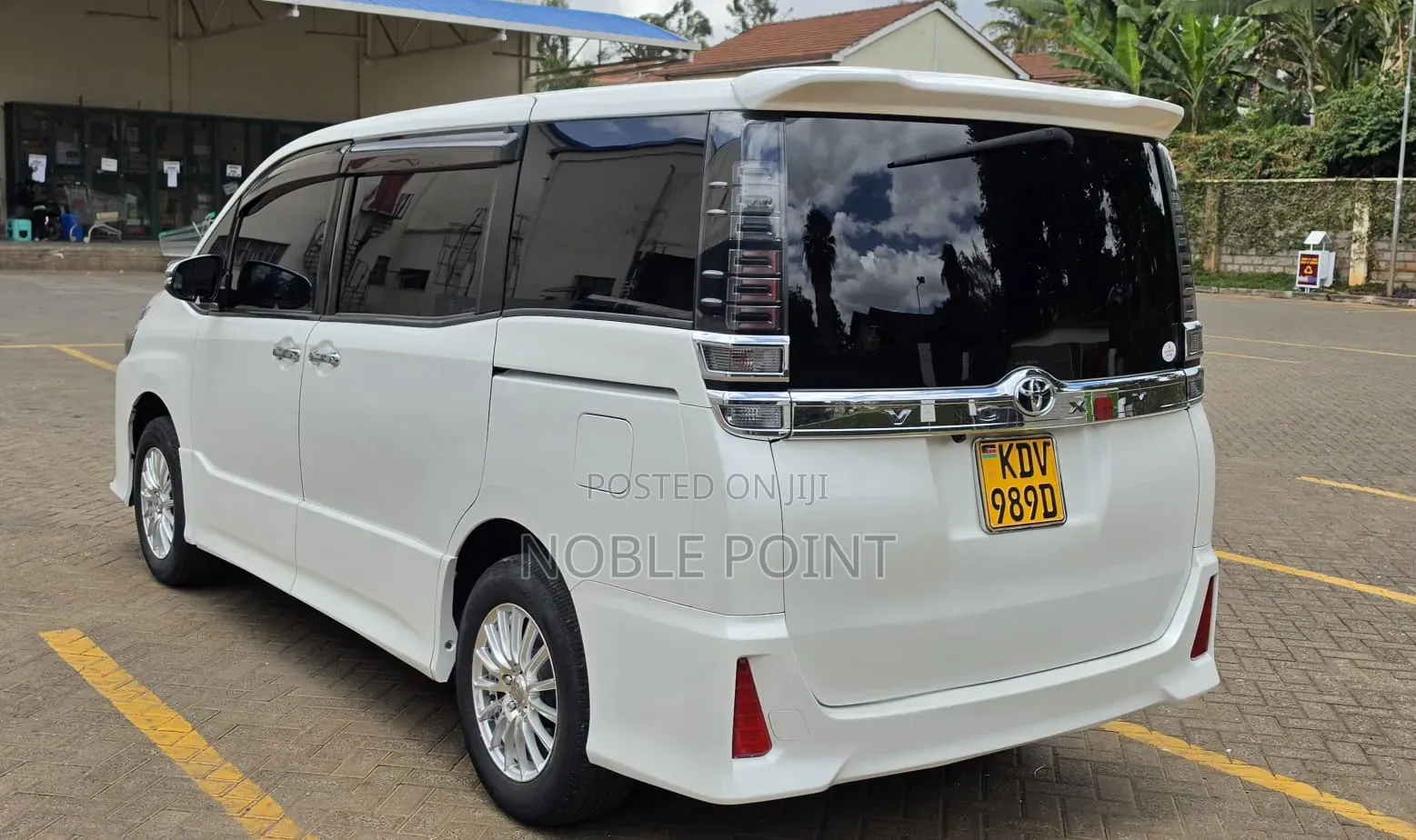 Toyota Voxy 2018 Pearl