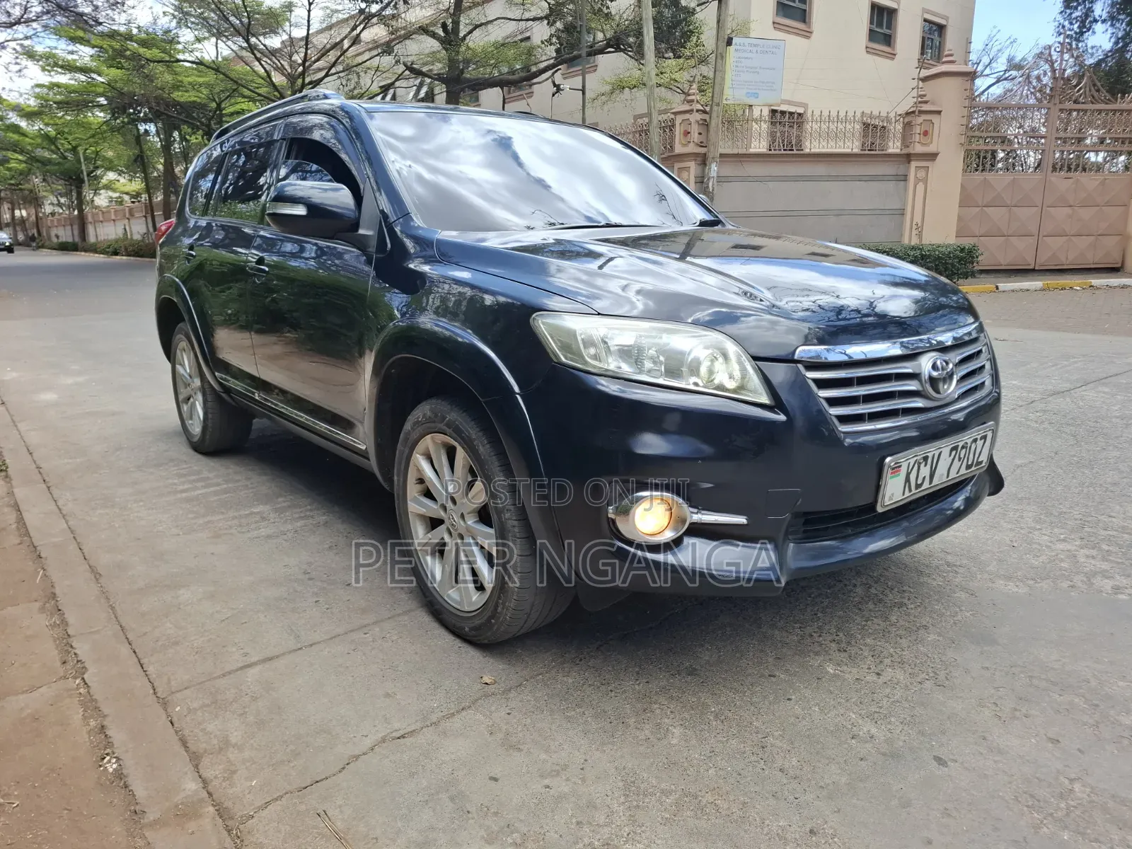 Toyota Vanguard 2012 Black