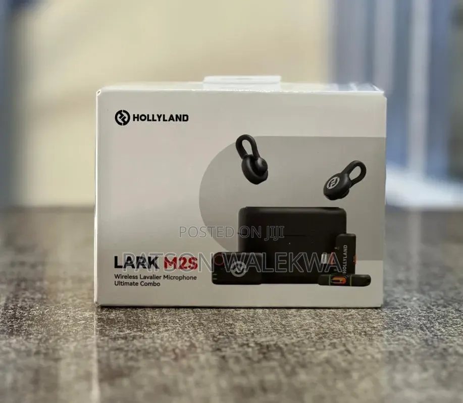 Hollyland Lark M2S With USB-C to Lightning