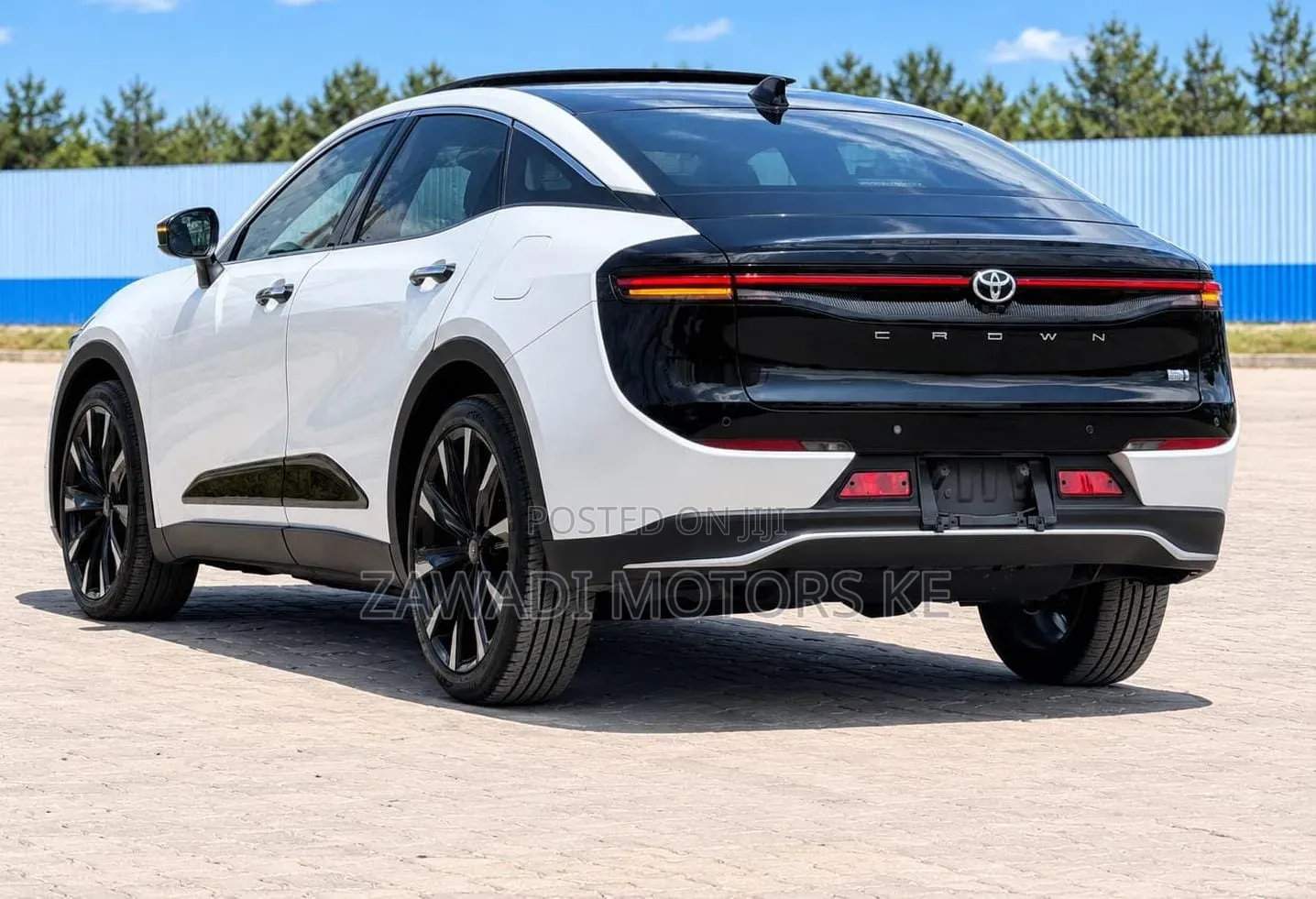 Toyota Crown Platinum 2023 White