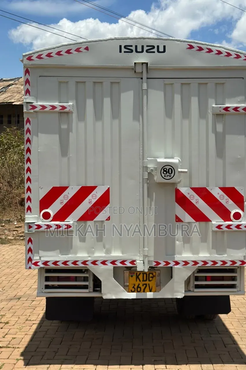 Isuzu NMR Local 2021 White