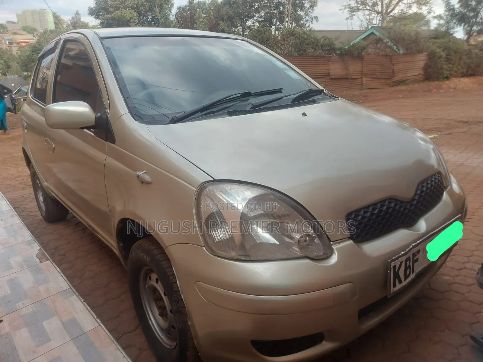 Toyota Vitz 2002 Silver
