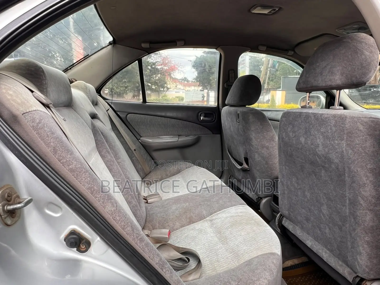 Nissan Sunny 2000 Silver