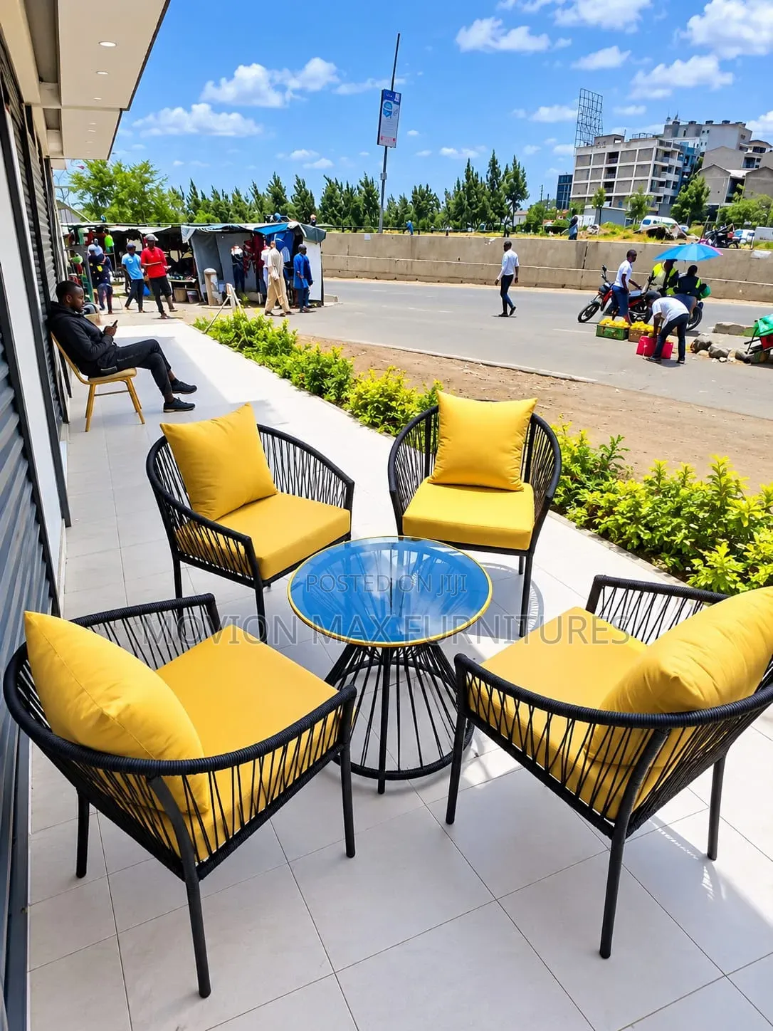 Modern 4-Seater Outdoor Patio Dining Set With Glass Table
