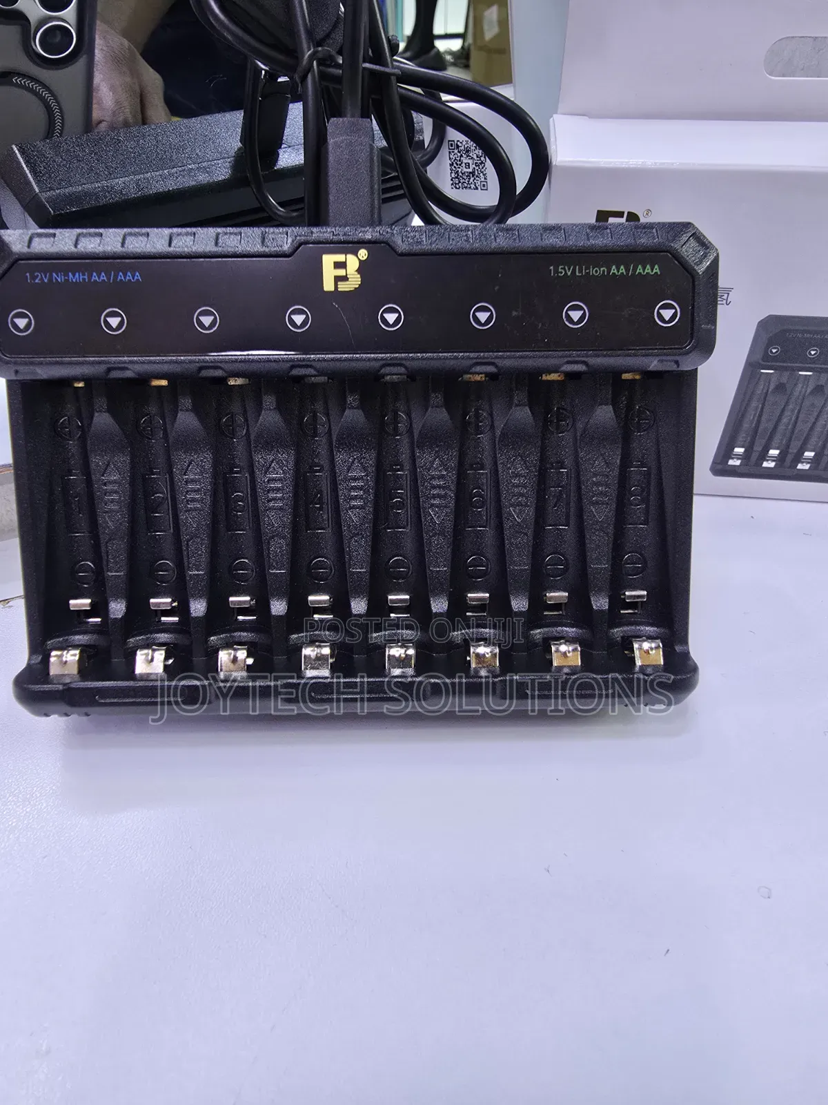 Fast 8-Bay Rechargeable Battery Charger for AA/AAA Li-Ion & Ni-Mh