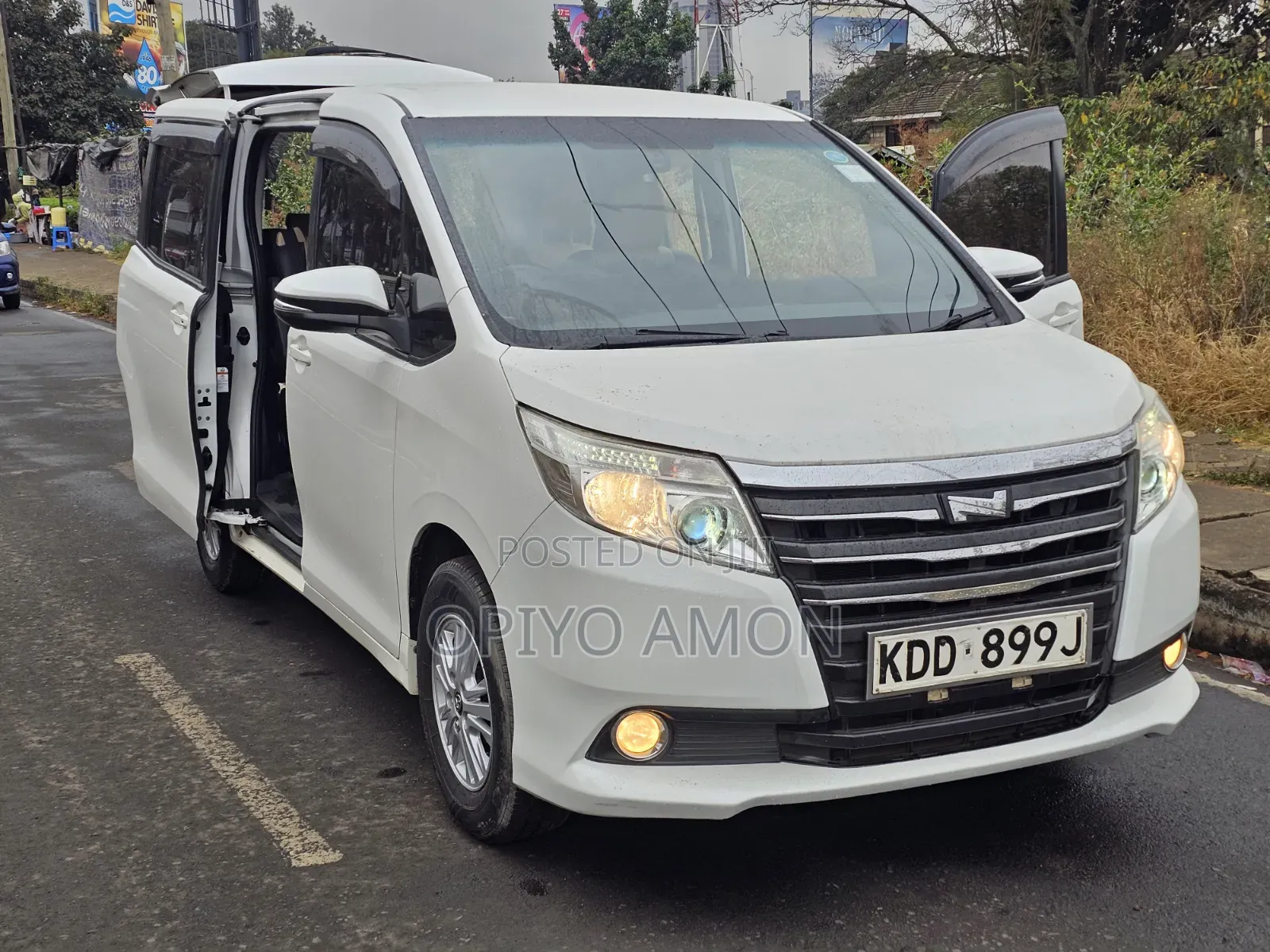 Toyota Noah 2014 White