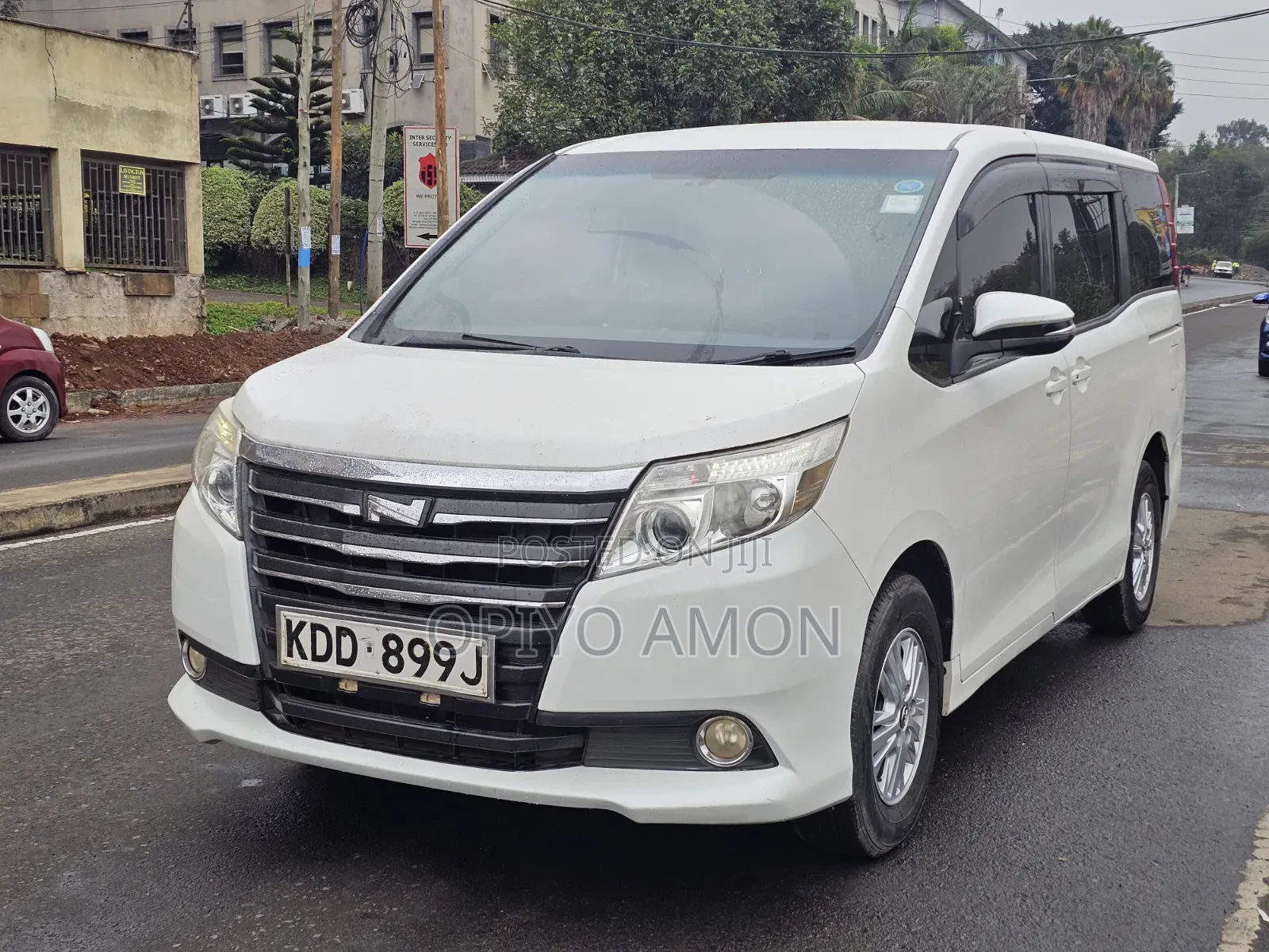 Toyota Noah 2014 White