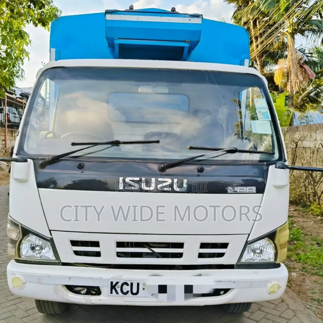 Isuzu NPR 2018 White