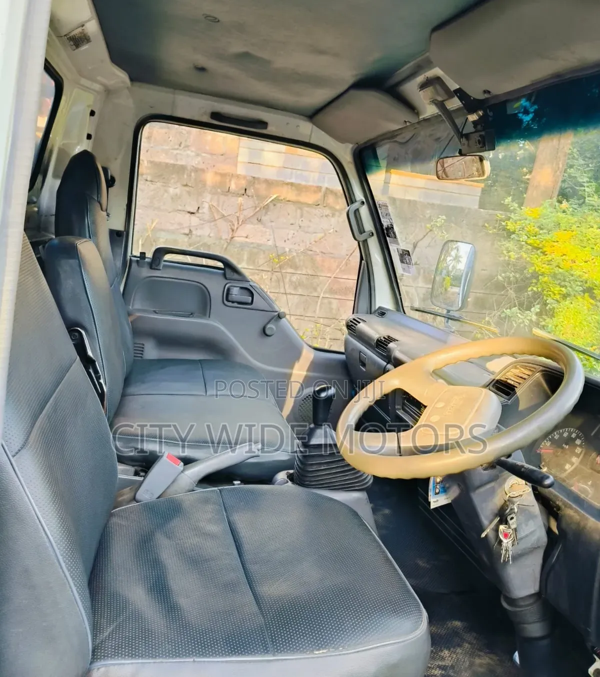 Isuzu NPR 2018 White