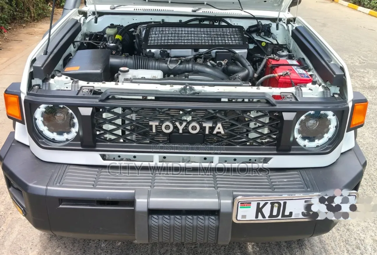 Toyota Land Cruiser 2022 White