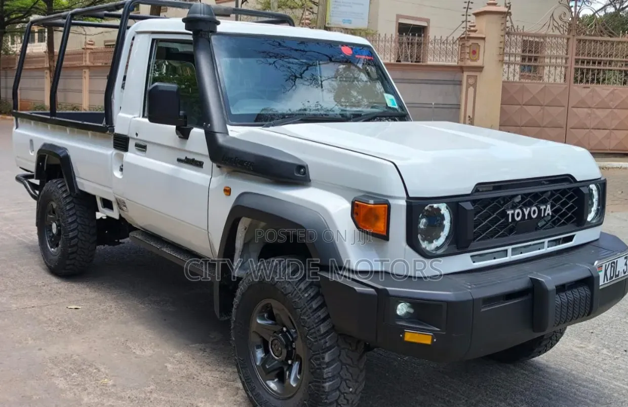 Toyota Land Cruiser 2022 White