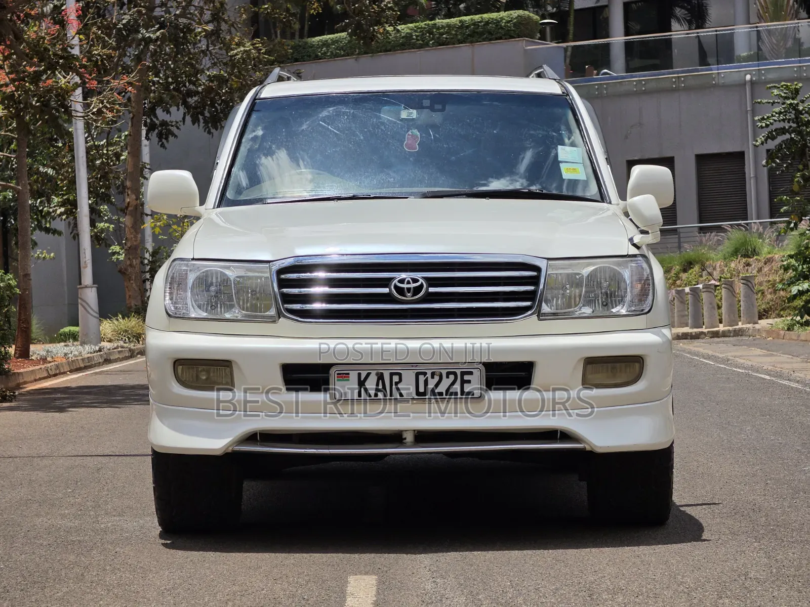 Toyota Land Cruiser 1999 White