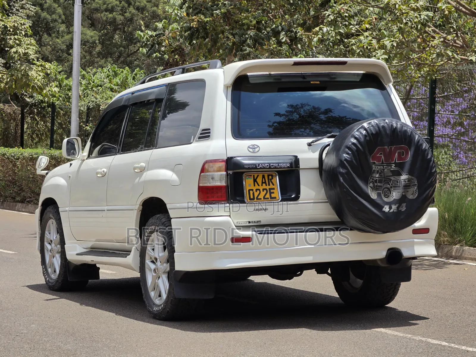 Toyota Land Cruiser 1999 White
