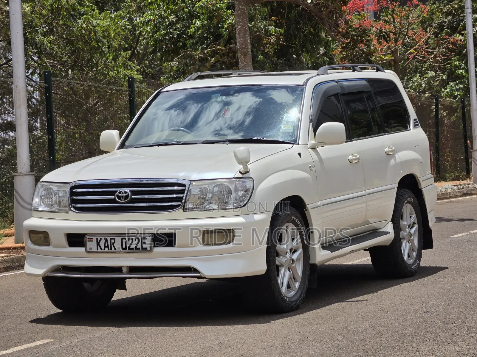 Toyota Land Cruiser 1999 White