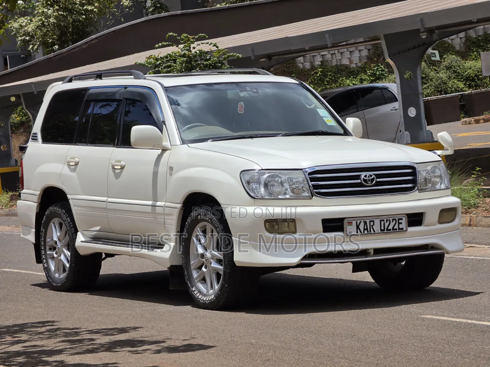 Toyota Land Cruiser 1999 White