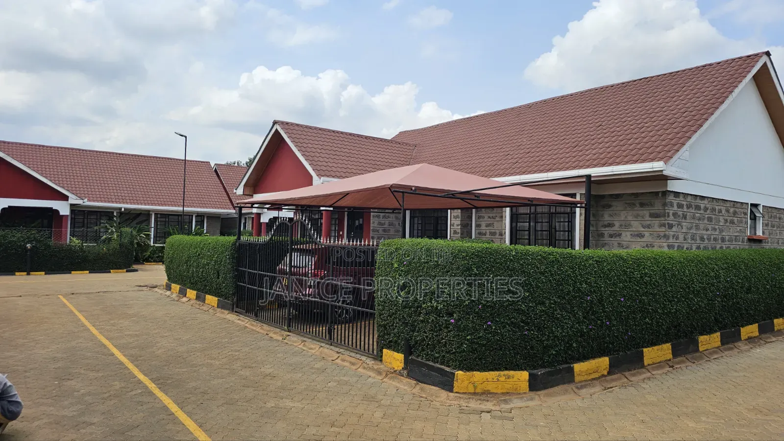 3bdrm Bungalow in Orchard Park Estate, Kenyatta Road / Theta for rent