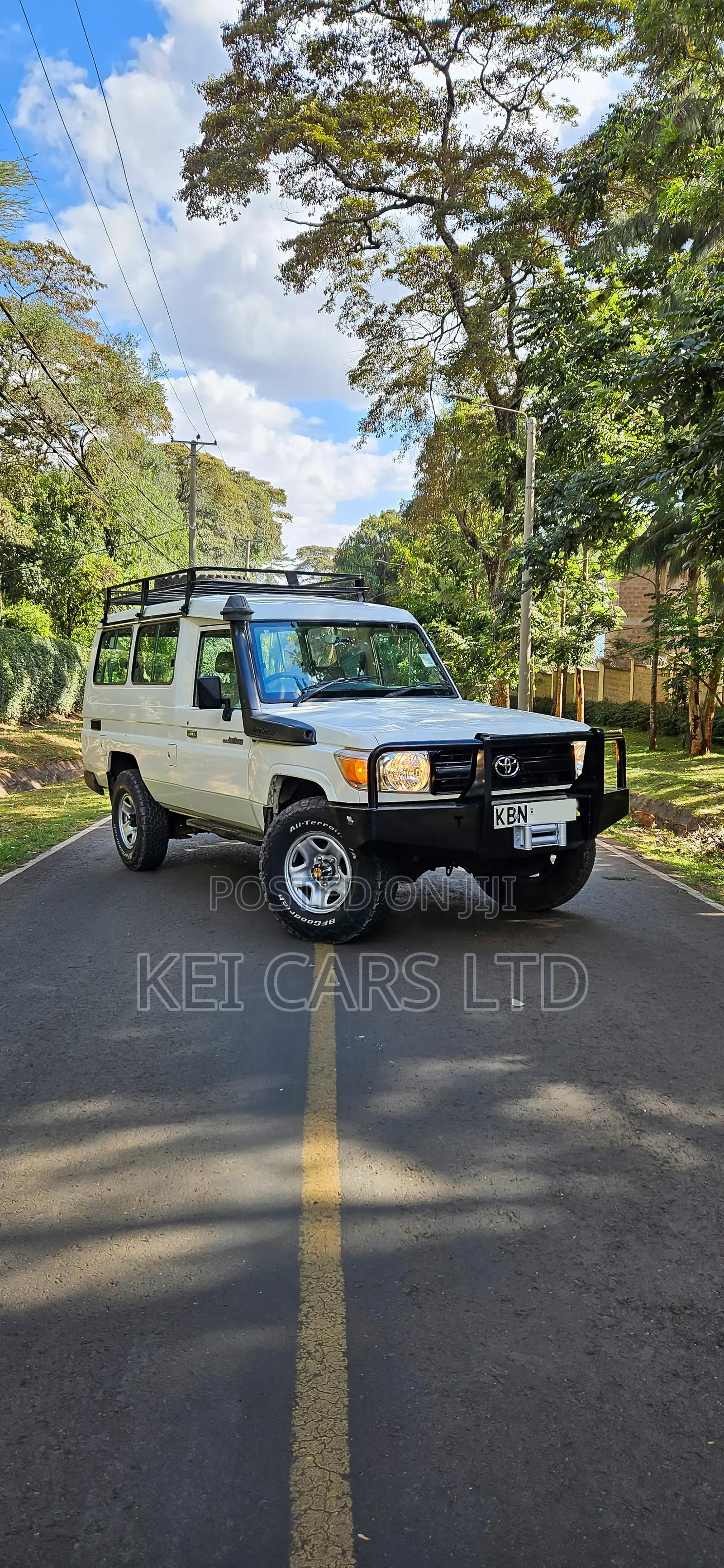 Toyota Land Cruiser 2010 White