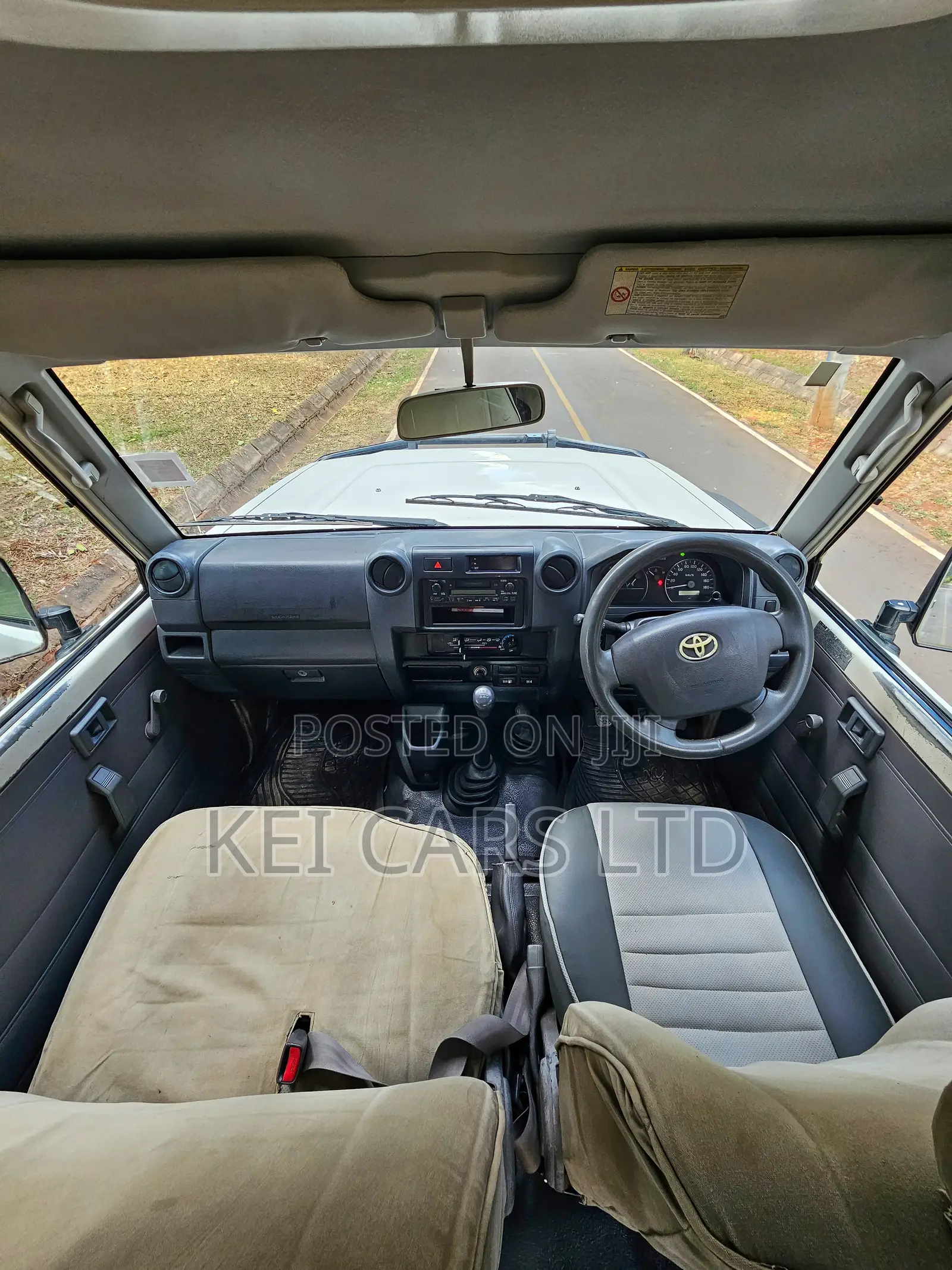 Toyota Land Cruiser 2010 White